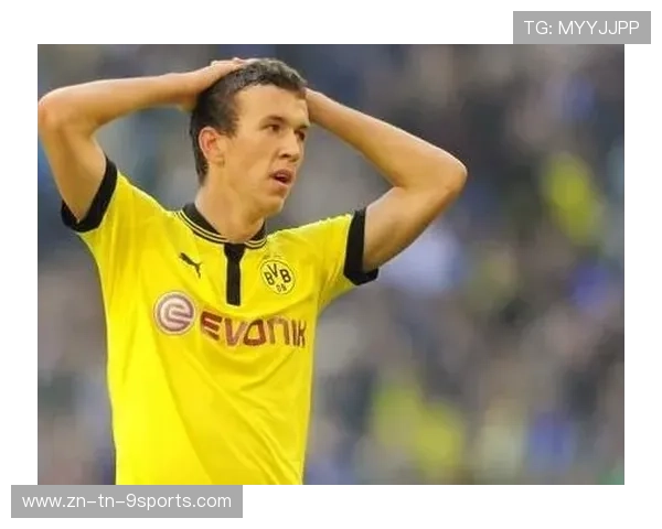 多特蒙德—佩里西奇任意球稳稳命中